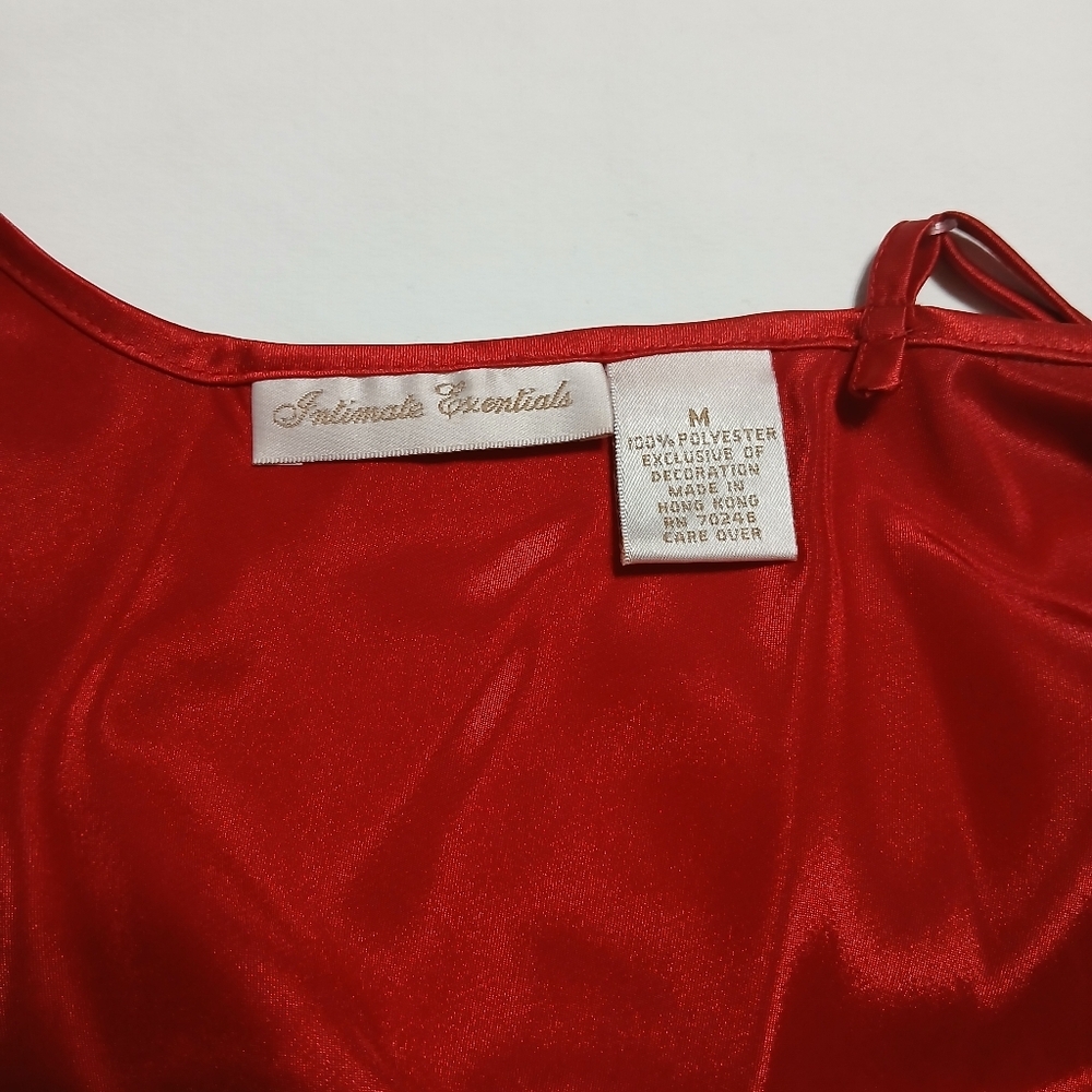 Elegant Red Satin‎ Nightgown with Lace Trim - Picture 9 of 10